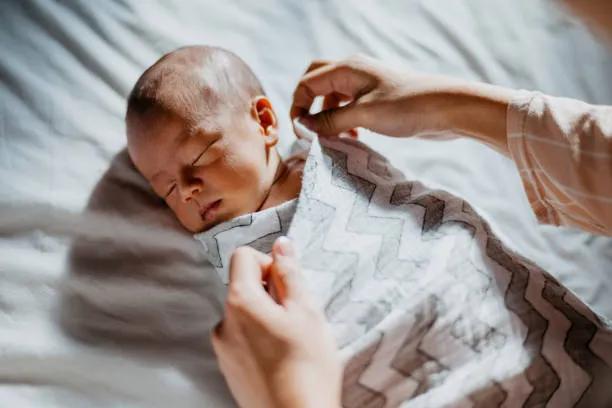 Snug as a Bug: How to Choose the Perfect Swaddle for Your Newborn