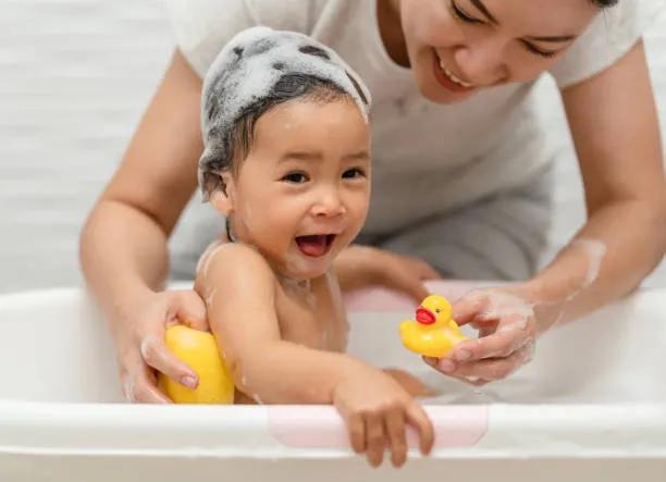 Splash with Confidence: A Parent's Guide to Choosing the Best Baby Bathtub