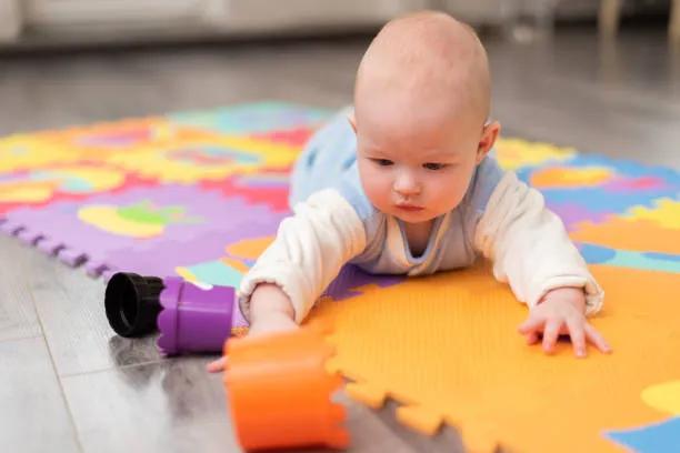 The Architecture of Play: Why Boundaries are the Key to Your Baby’s Focus